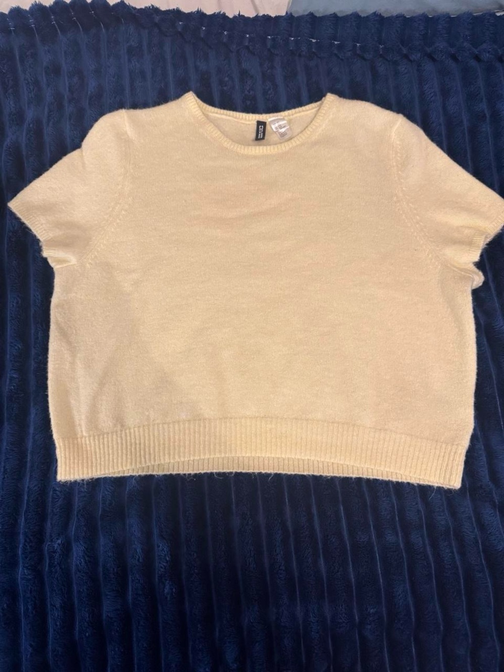 H&M Divided Pale Yellow Knit Crewneck Top
